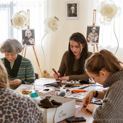Фото з лекції-практикуму зі створення колажу, Аліна та Вікторія Пономаренко