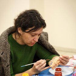 Фото з майстер-класу із розпису акриловими фарбами керамічного зайчика-калаталочки, Валентина Проценко
