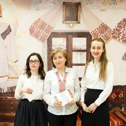 Тетяна Слива з організаторами V Всеукраїнської виставки «Бісер: Вчора. Сьогодні. Завтра», 31.03.2017 р.