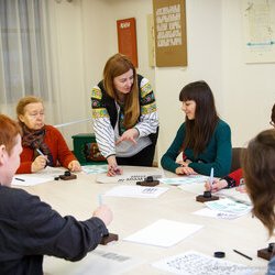 Фото з майстер-класу з каліграфії, Людмила Гжебовська