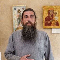 Отець Димитрій Краснобаєв на відкритті виставки «У в'язниці Я був*…» * Мт 25:36