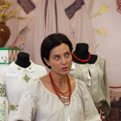 Світлана Долеско на поетично-вишитому вечорі Інни Залізнюк. 16.12.2016 р.