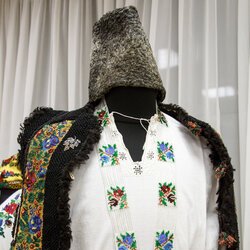 Майстри: Дарія Стасюк та Діана Новак, VIІ Всеукраїнська виставка «Бісер: Вчора. Сьогодні. Завтра», 1 - 23.03.2019 р.