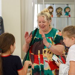 Екскурсія виставкою «Україна зоряної мови, Україна Божого Буття», 14 вересня 2017 р.