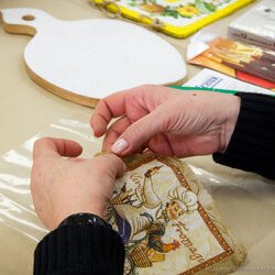 Фото з майстер-класу «Великодній декупаж кухонної дошки», Валентина Лінніченко