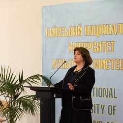 Олена Георгіївна Зайченко на конференції «Сучасні проблеми музейної та пам'яткоохоронної діяльності», 12 квітня 2017 р.