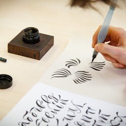 Фото з майстер-класу з каліграфії, Людмила Гжебовська