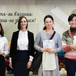 Наталія Дмитренко з організаторами виставки «Тепла осінь», 29.10.2016 р.