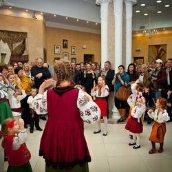 творчий колектив фольклорної школи «Правиця».