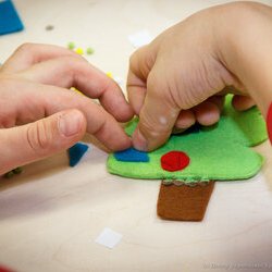 Фото з майстер-класу «Новорічні іграшки з фетру», Інна Кливець