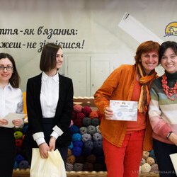 Ольга Мельничук з організаторами виставки «Тепла осінь», 29.10.2016 р.