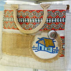 Автор: Ніна Янчуковська. Виставка клаптикового шиття «Україна зоряної мови, Україна Божого Буття», 2 – 23.09.2017 р.
