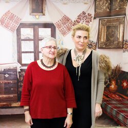 Марія Рипан та Наталія Маріаш на презентації «Ґердани – Історичний огляд прикрас в Україні», 31.03.2017 р.