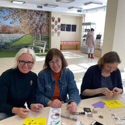 Фото з майстер-класу зі створення брошки від майстрині Олени Дерябкіної