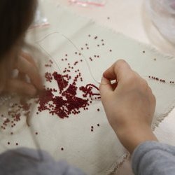 Фото з майстер-класу для діток зі створення метелика з бісеру