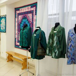 Автор: Ніна Янчуковська. Виставка клаптикового шиття «Україна зоряної мови, Україна Божого Буття», 2 – 23.09.2017 р.