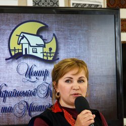 Інна Залізнюк на відкритті виставки «Ірина Свйонтек. Життя присвячене мистецтву», 18 травня 2017 року