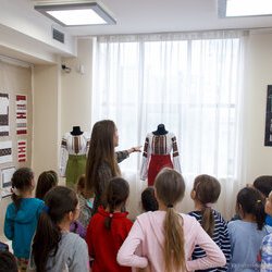 Екскурсія виставкою «Ірина Свйонтек. Життя присвячене мистецтву», Анастасія Горобець