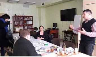 Майстер-клас із петриківського розпису від Олександра Опарія в Центрі Української Культури та Мистецтва. 2016