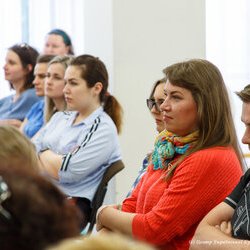 Фото з лекції «Чому ми любимо чи не любимо своє тіло?», Анна Кушнерук