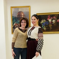 Ганна Андрес та Влада Литовченко на закритті виставки «Багатослів'я мовчазних речей», 11 травня 2017 р.