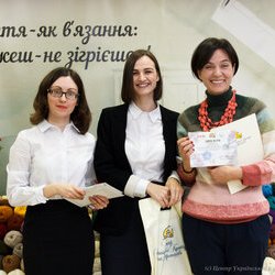 Олеся Вершигора, Ольга Музиченко та Світлана Долеско на закритті виставки «Тепла осінь», 29.10.2016 р.