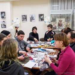 Фото з лекції-практикуму зі створення колажу, Аліна та Вікторія Пономаренко