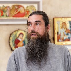 Отець Димитрій Краснобаєв на відкритті виставки «У в'язниці Я був*…» * Мт 25:36
