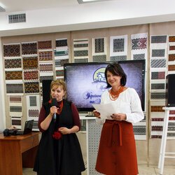 Світлана Долеско та Інна Залізнюк на відкритті виставки «Ірина Свйонтек. Життя присвячене мистецтву», 18 травня 2017 року