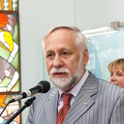 Юрій Кармазін на відкритті виставки «Князі та гончарі: нові дослідження посаду давньоруського Вишгорода», 14 червня 2017 р.
