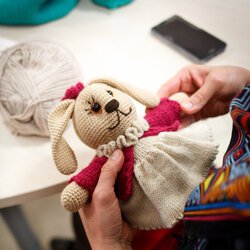 Фото з майстер-класу із в'язання гачком іграшки-зайчика для підвіконня, Наталія Антонюк