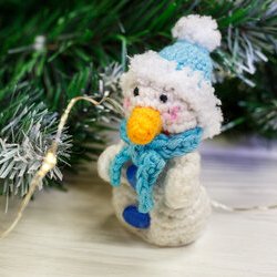 Майстер-клас із в'язання гачком пальчикової ляльки-сніговика