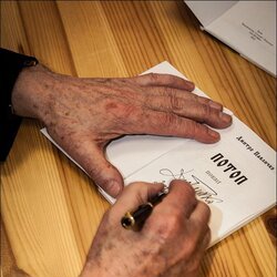 Руки цього Майстра творили Історію, вони – Вічні.