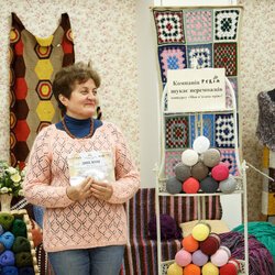 Катерина Степанюк на закритті ІІ Всеукраїнської виставки в'язання «Тепла осінь», 27 жовтня 2017 р.