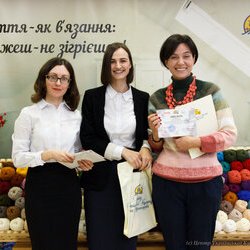 Олеся Вершигора, Ольга Музиченко та Світлана Долеско на закритті виставки «Тепла осінь», 29.10.2016 р.