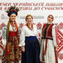 Інна Залізнюк на вечорі української вишивки «Від автентики до сучасності». 21.12.2016 р.