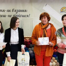 Ольга Мельничук з організаторами виставки «Тепла осінь», 29.10.2016 р.
