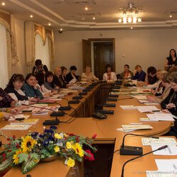 Круглий стіл з етнічної автентики