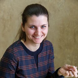 Фото з майстер-класу із виготовлення з бісеру сережок «Червоні маки», Наталія Артюхова