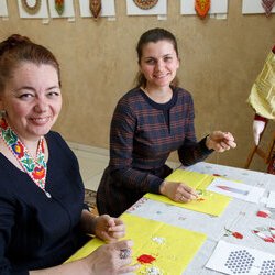 Фото з майстер-класу із виготовлення з бісеру сережок «Червоні маки», Наталія Артюхова