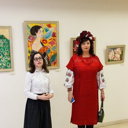 Ірина Данішевська та Ольга Музиченко на відкритті виставки «Любити Життя», 10.02.2017 р.
