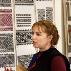 Інна Залізнюк на відкритті виставки «Ірина Свйонтек. Життя присвячене мистецтву», 18 травня 2017 року