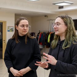 Фото з лекції-практикуму зі створення колажу, Аліна та Вікторія Пономаренко