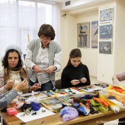 Фото з майстер-класу зі створення осінньої картини в техніці вовняної акварелі, Світлана Клименко