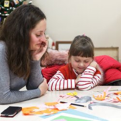 Фото з майстер-класу із виготовлення різдвяного вінка з паперу «Долонька», Катерина Кліандрова