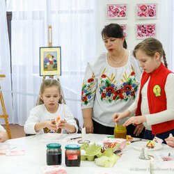 Фото з майстер-класу із писанкарства за зразком писанок Київщини «Мальва», Тетяна Коновал