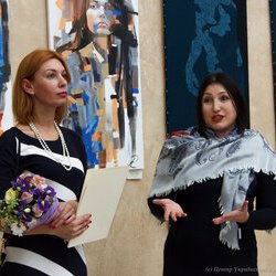 Інна Селантьєва та Ірина Бендеровська на відкритті виставки «Ukrainian art is the Best», 1.11.2016 р.