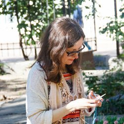 Ольга Музиченко на святкуванні Всесвітнього дня в'язання на публіці, 9 червня 2017 р.