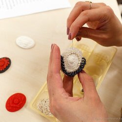 Фото з майстер-класу із обплітання бісером камей та кабошонів, Софія Триколенко