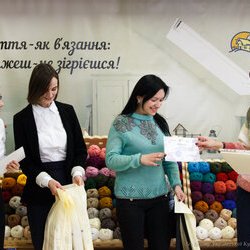 Тетяна Зосімова з організаторами виставки «Тепла осінь», 29.10.2016 р.
